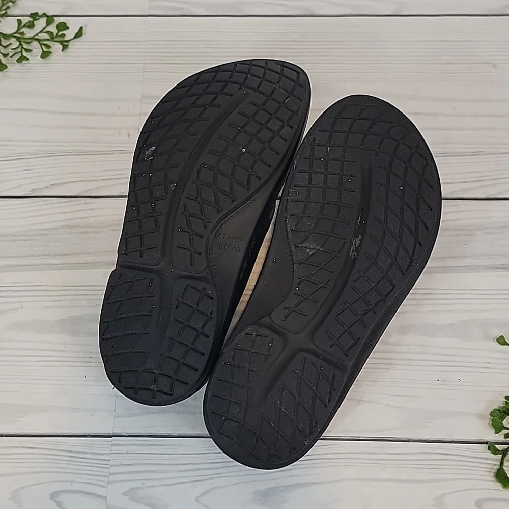 OOFOS Original Recovery Black Comfort Thong Sandals Womens Size 9 - Picture 7 of 9